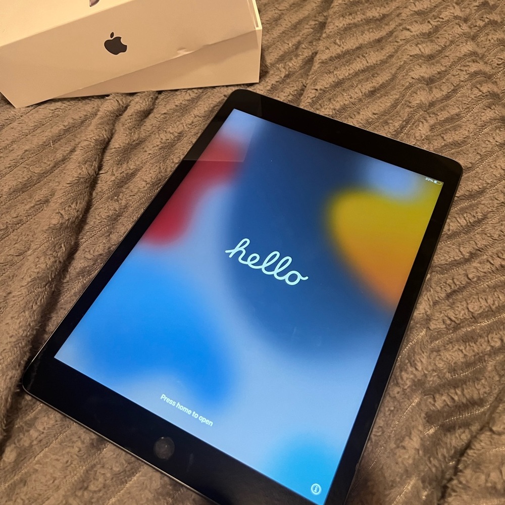 Ipad 10.2 in (9th gen), Apple Pencil, Case with Apple Pencil holder